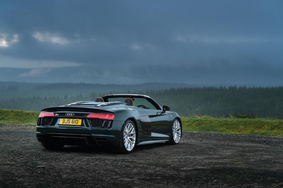 Audi R8 Spyder V10 Plus 2017 года  (UK) (фото 11 из 40)